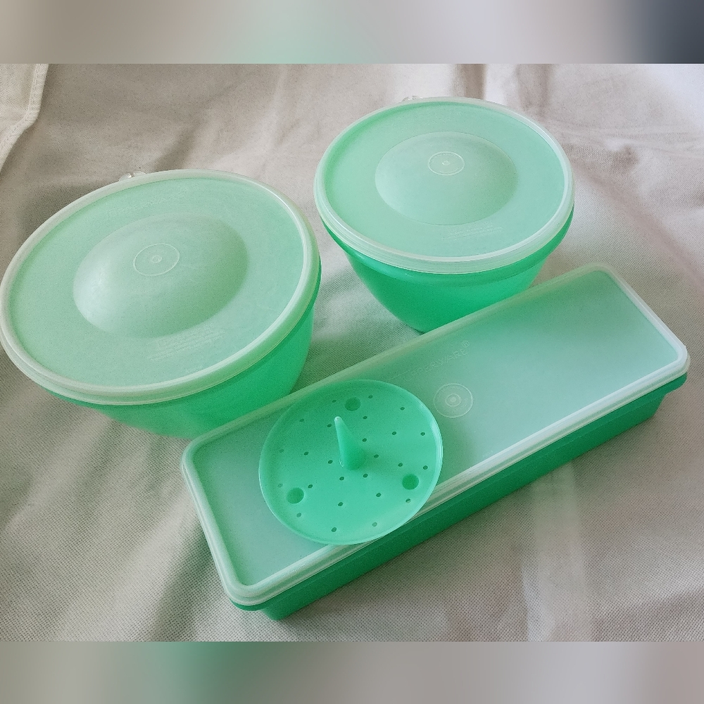 Set of Tupperware containers